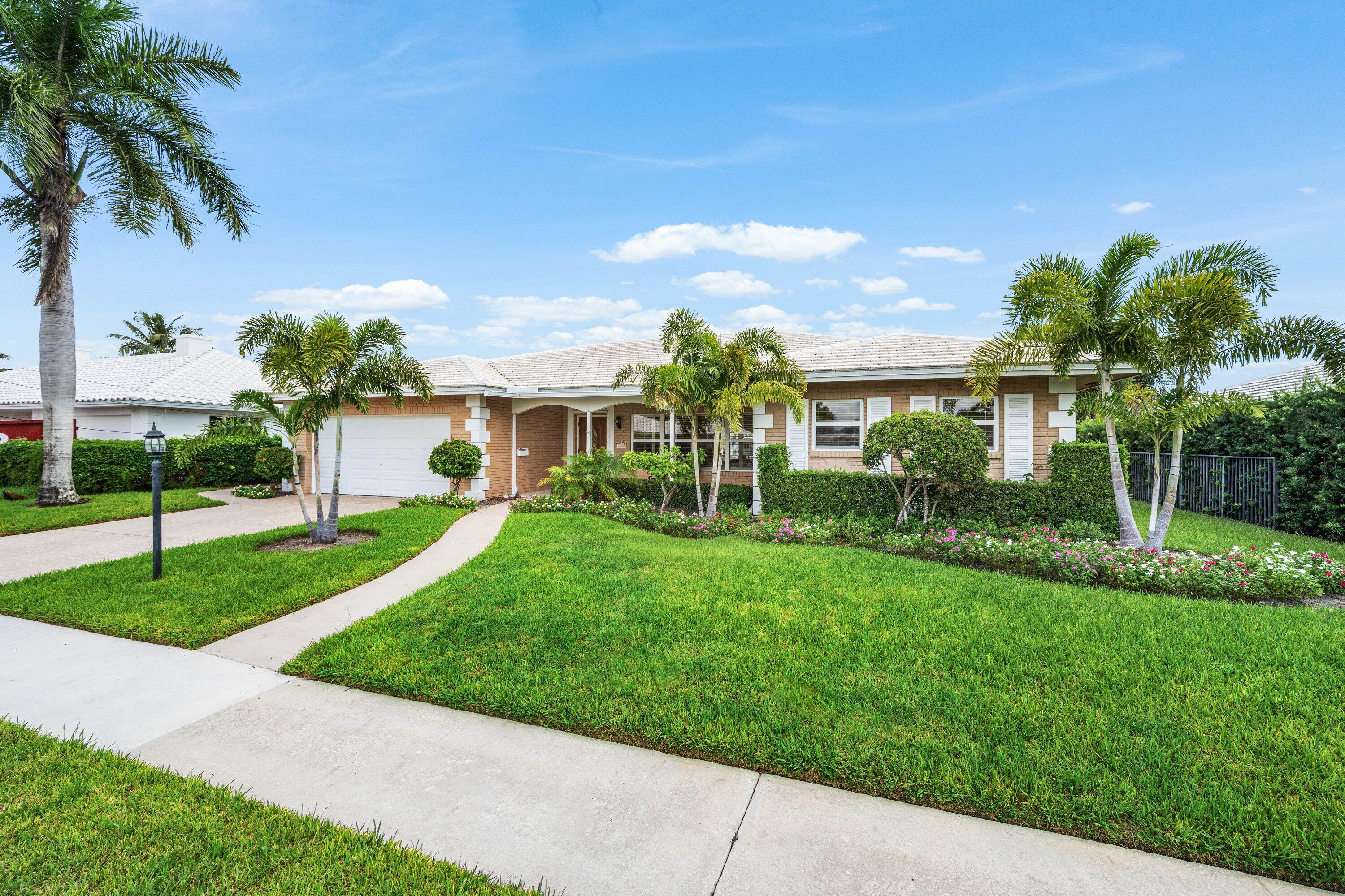 1338 Cypress Way, Boca Raton, FL, 33486/$1,999,000 3 1338 Cypress Way
