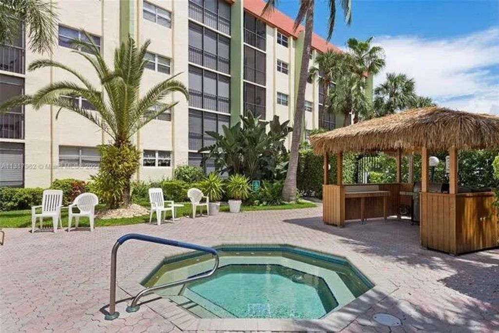 Photo of 5300 NE 24th Terrace #432c, Fort Lauderdale, FL 33308 (MLS # R11086389)