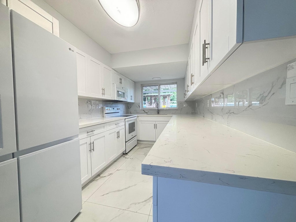 Photo of 324 SE Tressler Drive, Stuart, FL 34994 (MLS # R10997913)