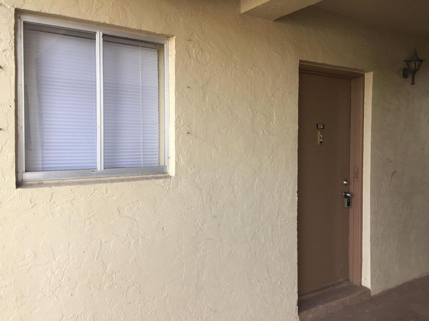 1/1 Condo very conveniently located. Freshly painted and clean.