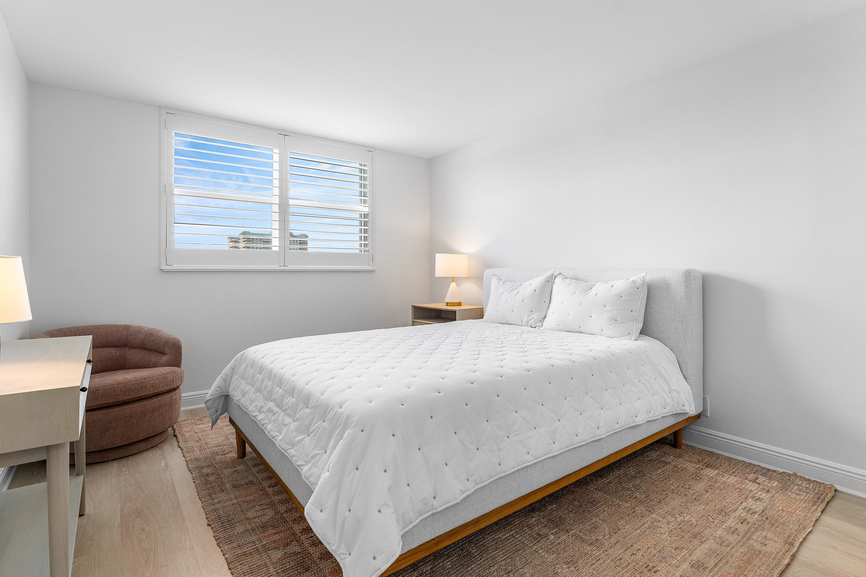 689 NE 6th Court 4050