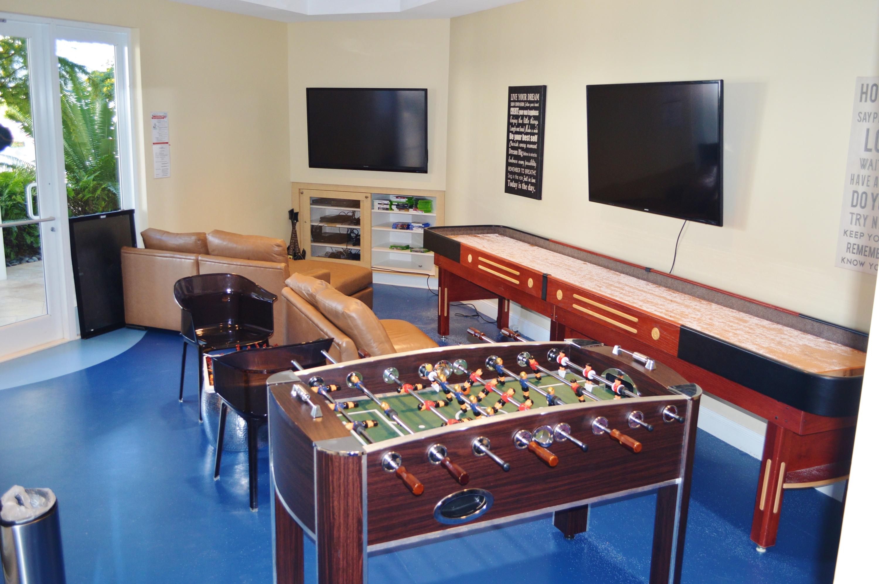 ADMIRALS COVE - Residential