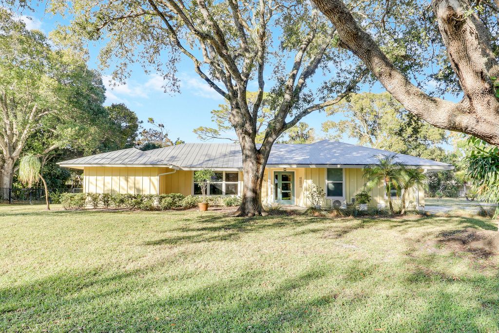 Photo of 5775 Set N Sun Place N, Jupiter, FL 33458 (MLS # R11148891)