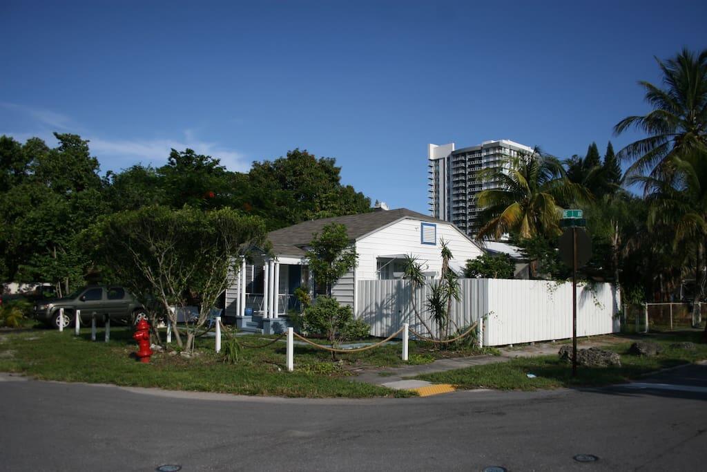This fully furnished cottage in the heart of Flagler Village, just steps from shops, restaurants, and nightlife. Features original hardwood floors, crown molding, central A/C, stainless steel appliances, and a private outdoor lounge. Includes two off-street parking spots. Available for short-term lease. Utilities can be included for an additional $500/month. Book your private showing and settle into Flagler Village living today.