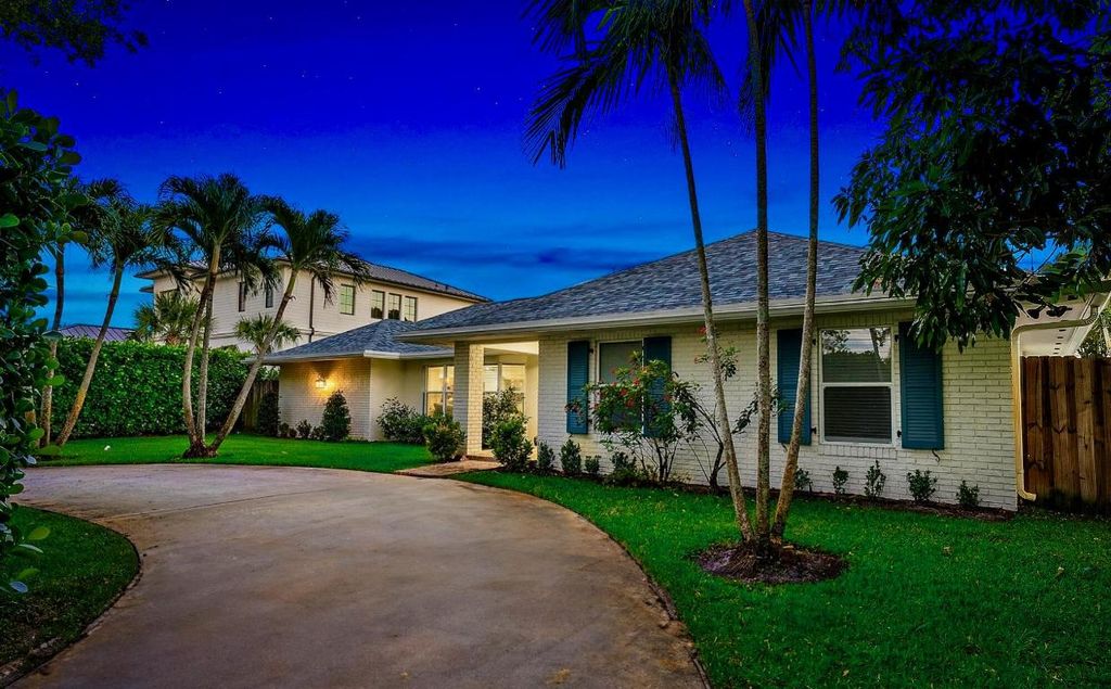 Photo of 305 Country Club Drive, Tequesta, FL 33469 (MLS # R10972172)