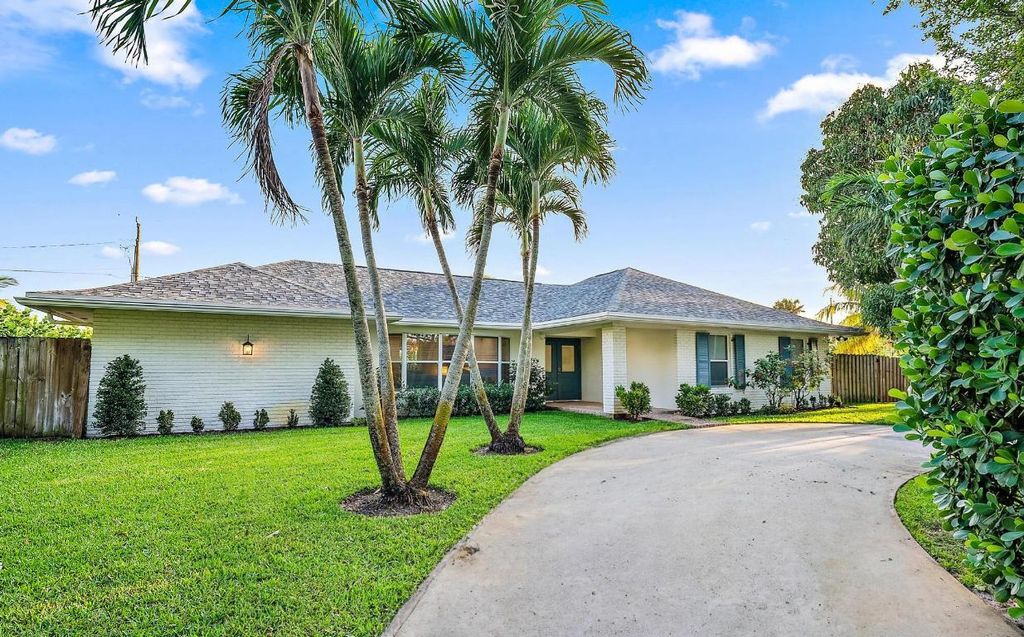 Photo of 305 Country Club Drive, Tequesta, FL 33469 (MLS # R10972172)