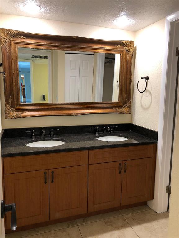 LAKEWOOD OF PALM SPRINGS - Residential Lease