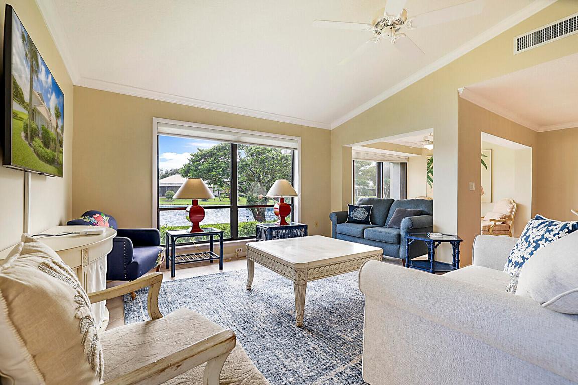 5611 SE Foxcross Place 5611