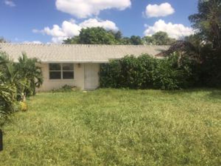 WONDERFUL SINGLE FAMILY HOME. NO HOA! WITH A LOT OF TLC THIS HOME WILL GO A LONG WAY.