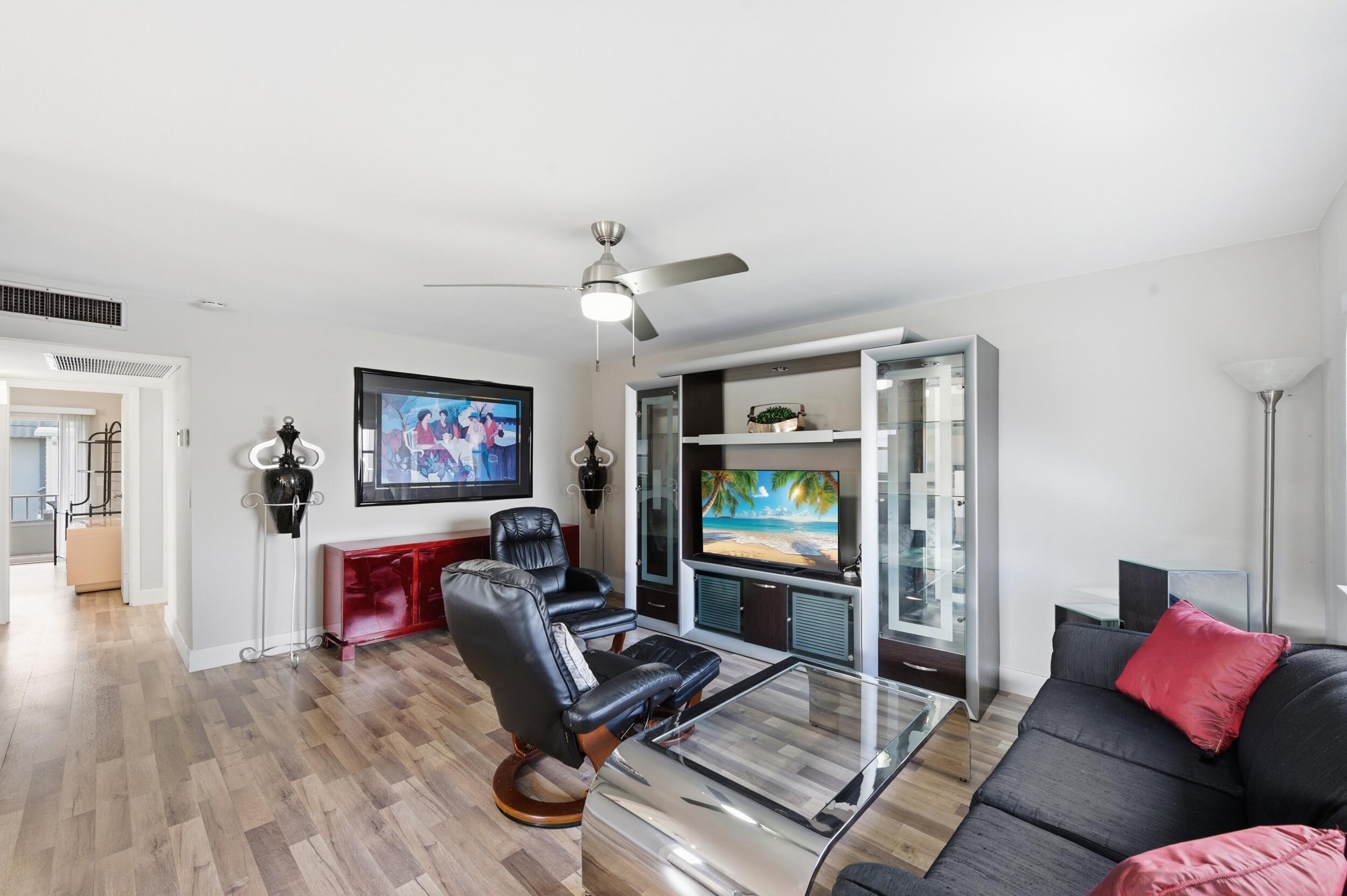 KINGS POINT - Residential