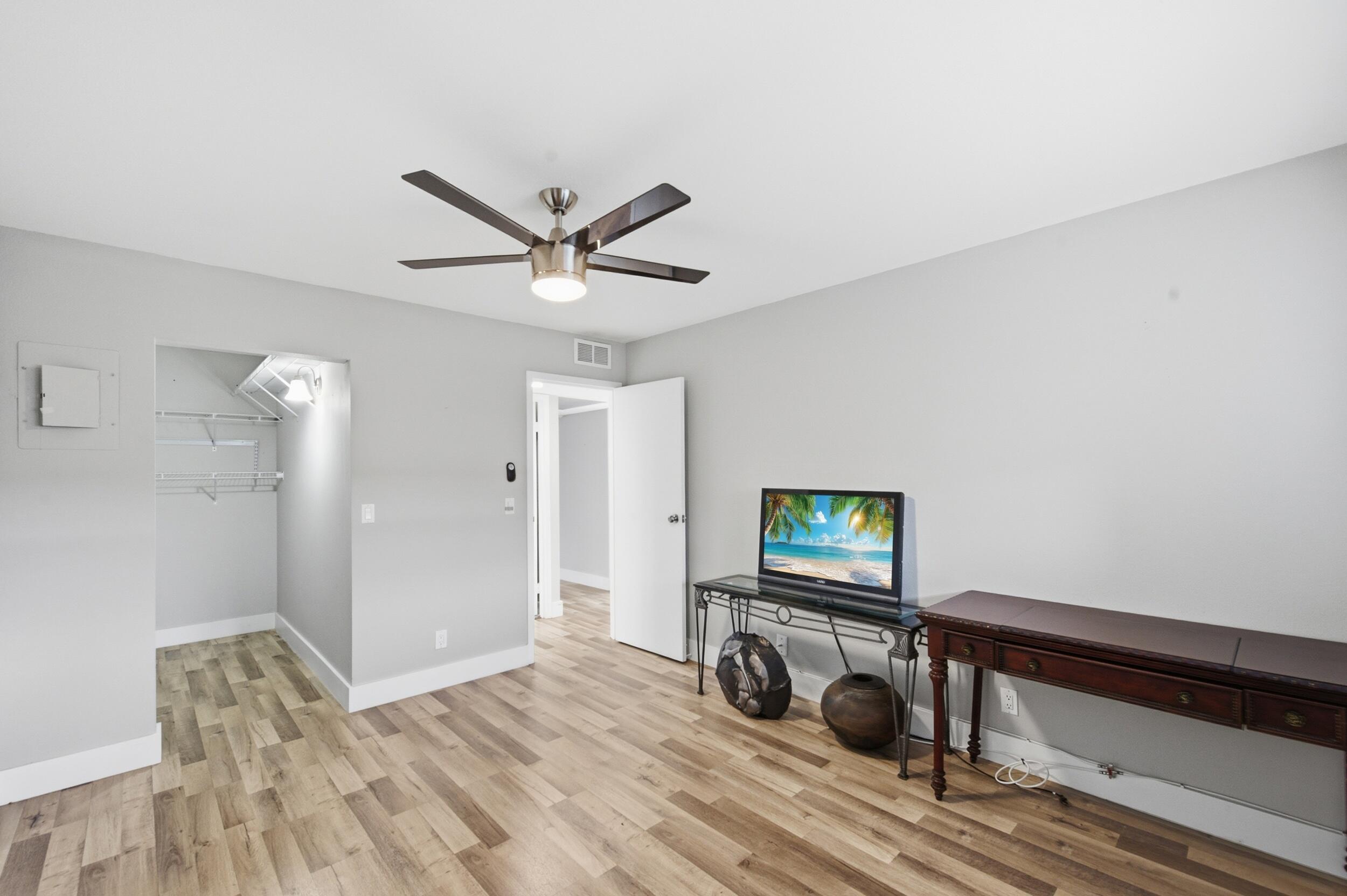 KINGS POINT - Residential