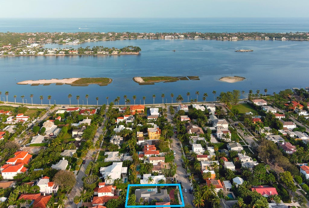 Photo of 233 Almeria Road, West Palm Beach, FL 33405 (MLS # B26036999)