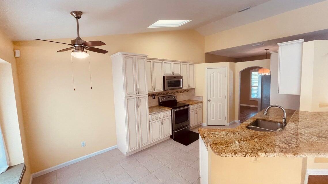 PORT ST LUCIE SECTION 11 - Residential Lease