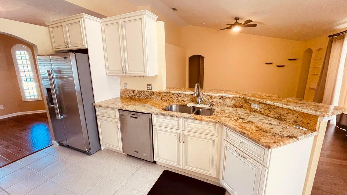 PORT ST LUCIE SECTION 11 - Residential Lease