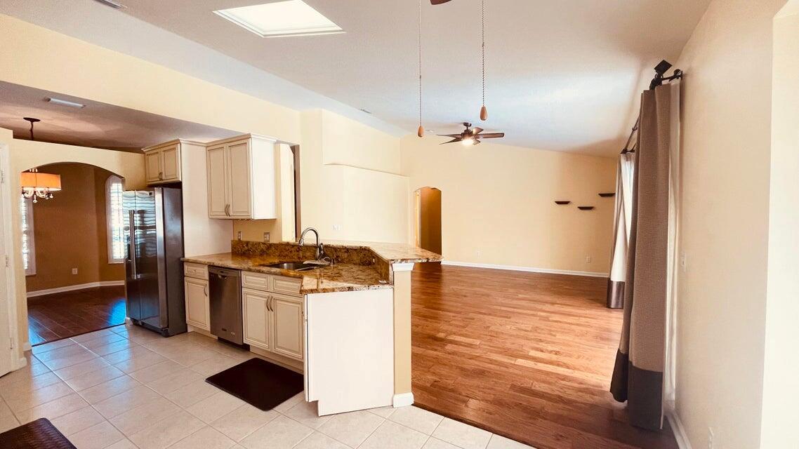 PORT ST LUCIE SECTION 11 - Residential Lease