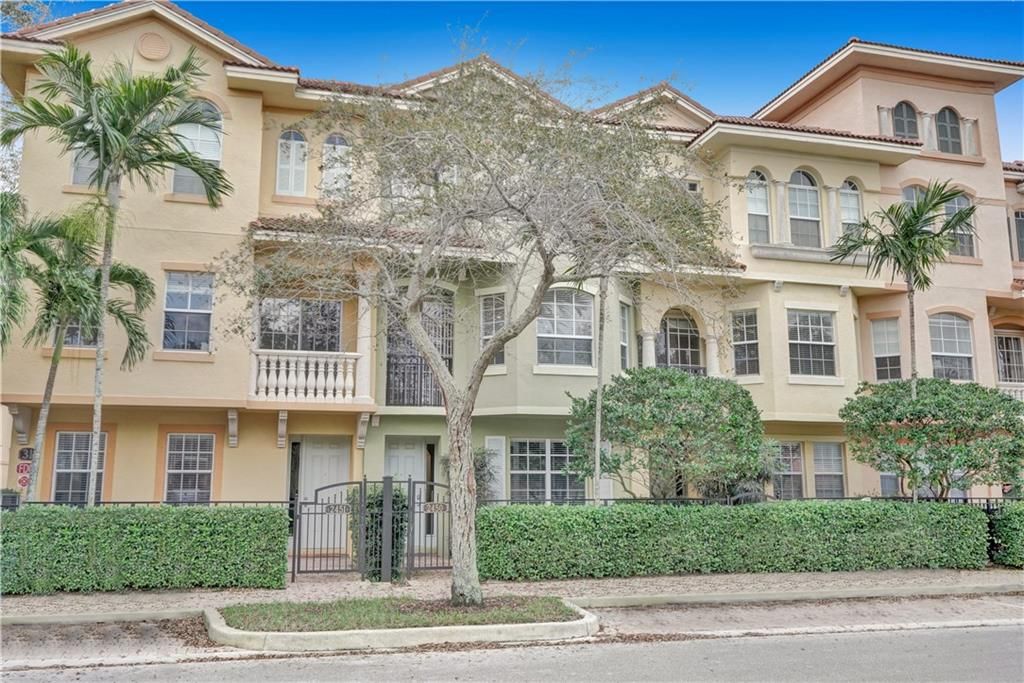 Photo of 2450 San Pietro Circle, Palm Beach Gardens, FL 33410 (MLS # F10271480)