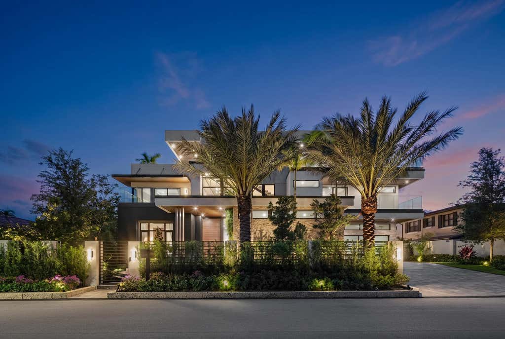 Photo of 441 Isle Of Palms Drive, Fort Lauderdale, FL 33301 (MLS # B26018696)