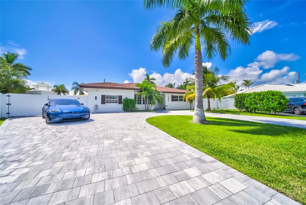 Photo of 250 NE 27th Ct, Boca Raton, FL 33431 (MLS # F10537903)