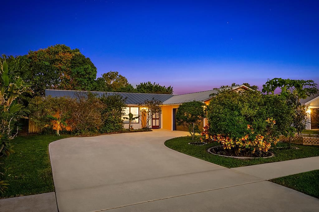 Photo of 154 Chapel Lane, Tequesta, FL 33469 (MLS # R10875542)