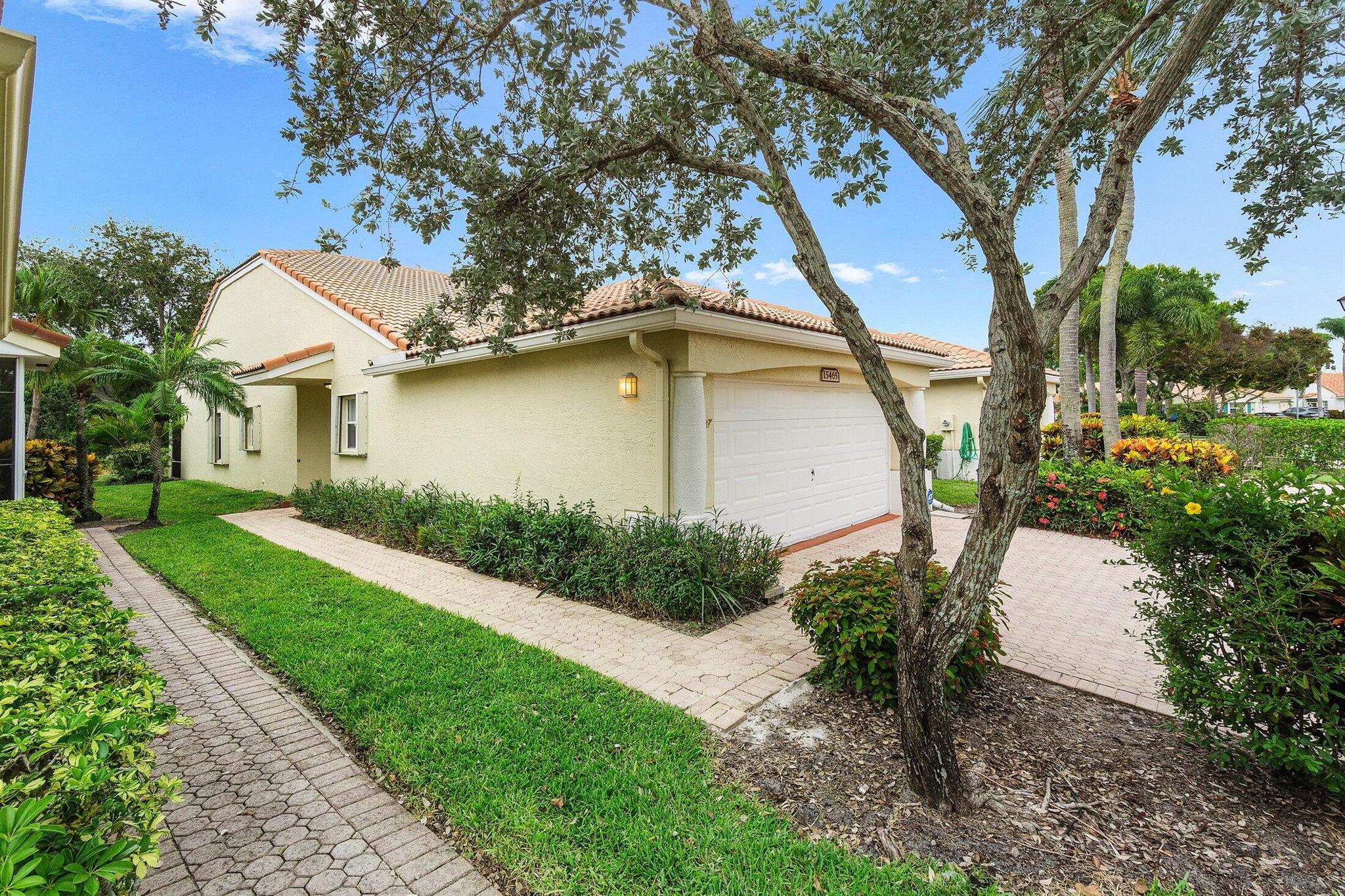 15465 Lake Gardenia Place
