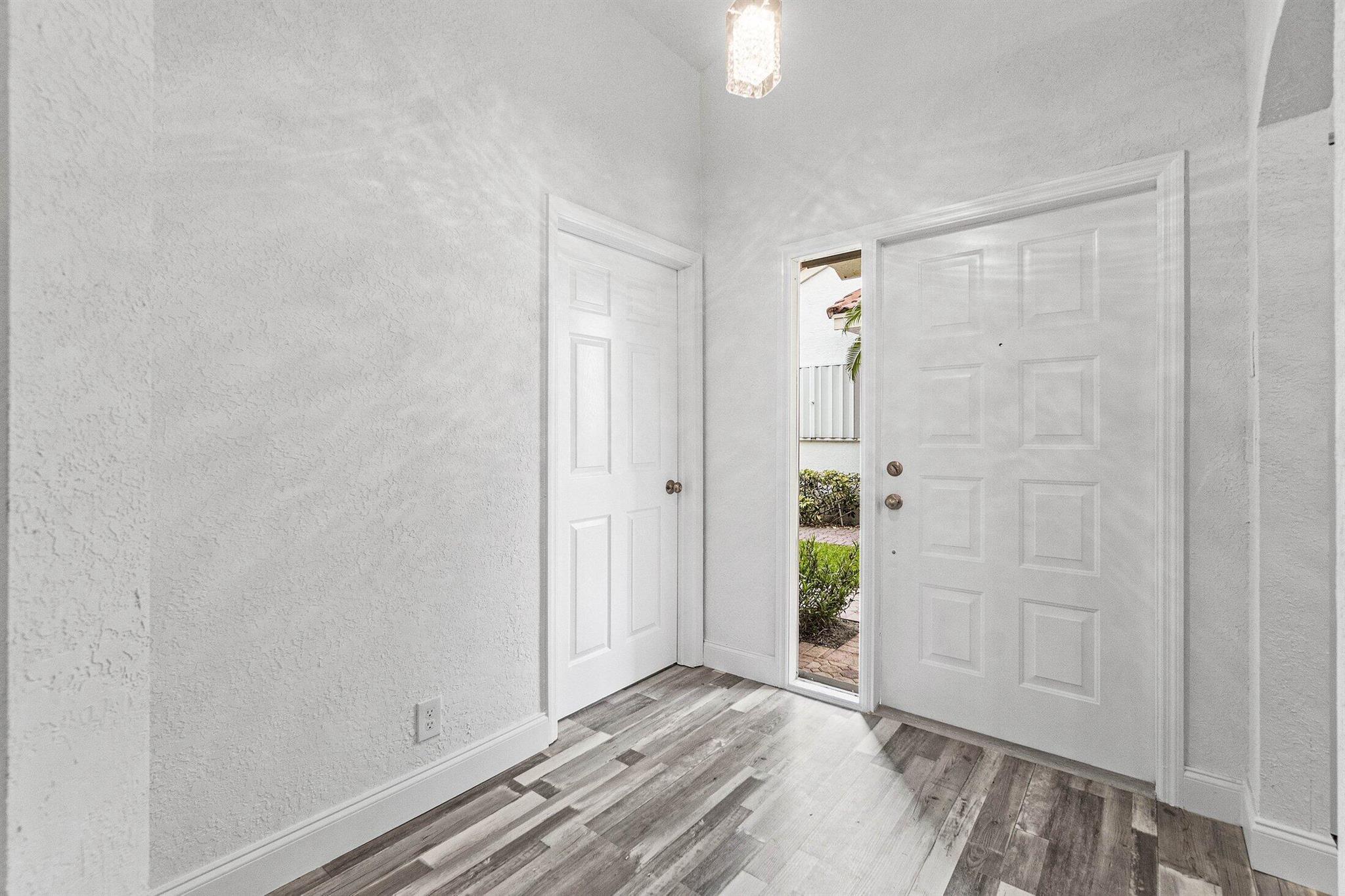 15465 Lake Gardenia Place