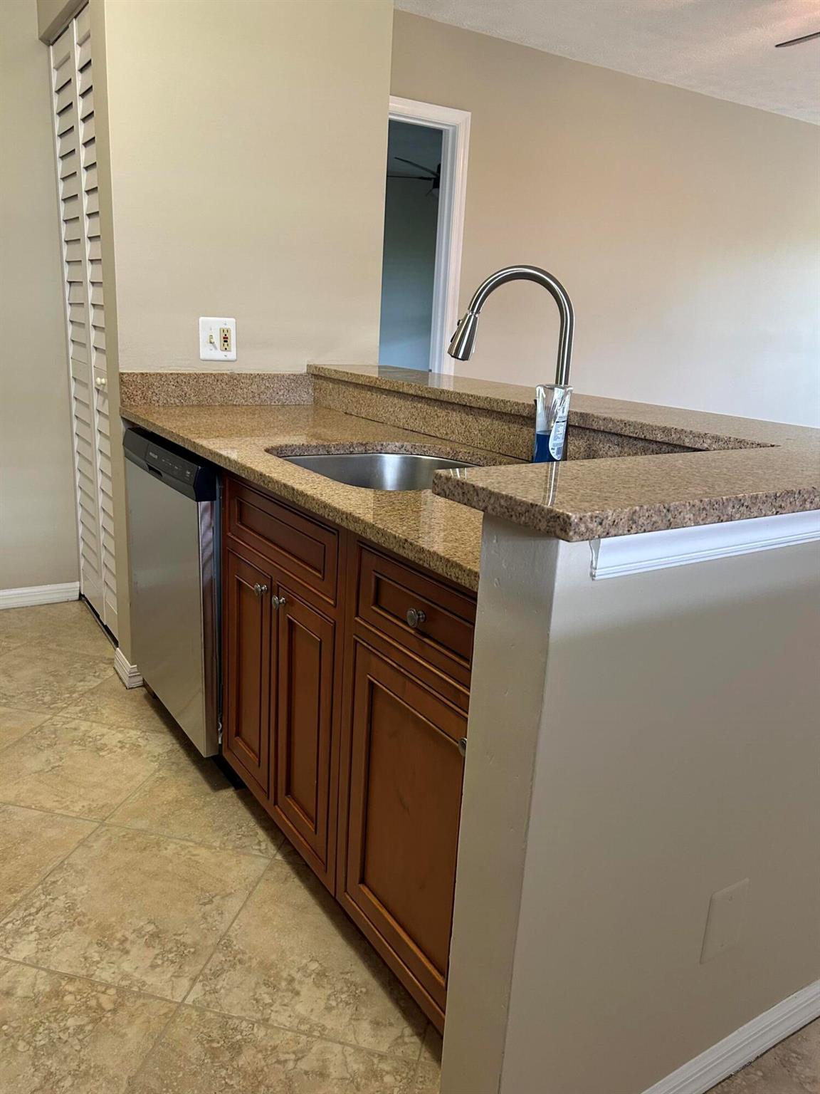 FAIRWAY PALMS CONDO - Residential Lease