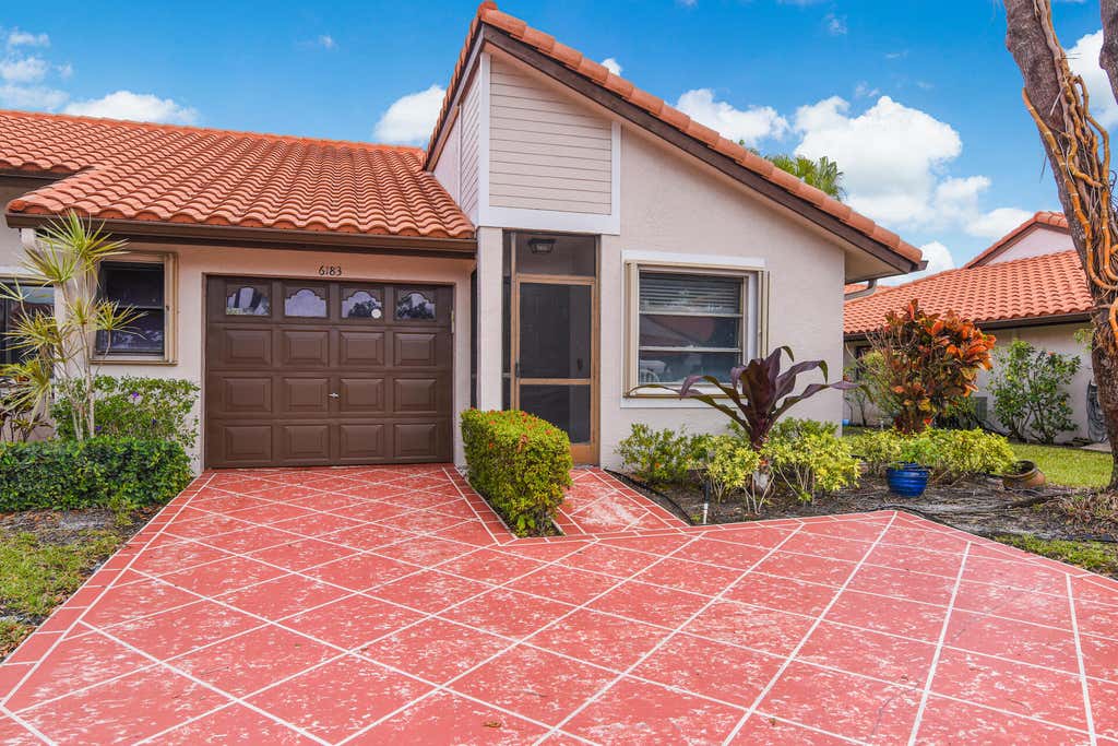 Photo of 6183 Kings Gate Circle #D, Delray Beach, FL 33484 (MLS # R10964711)