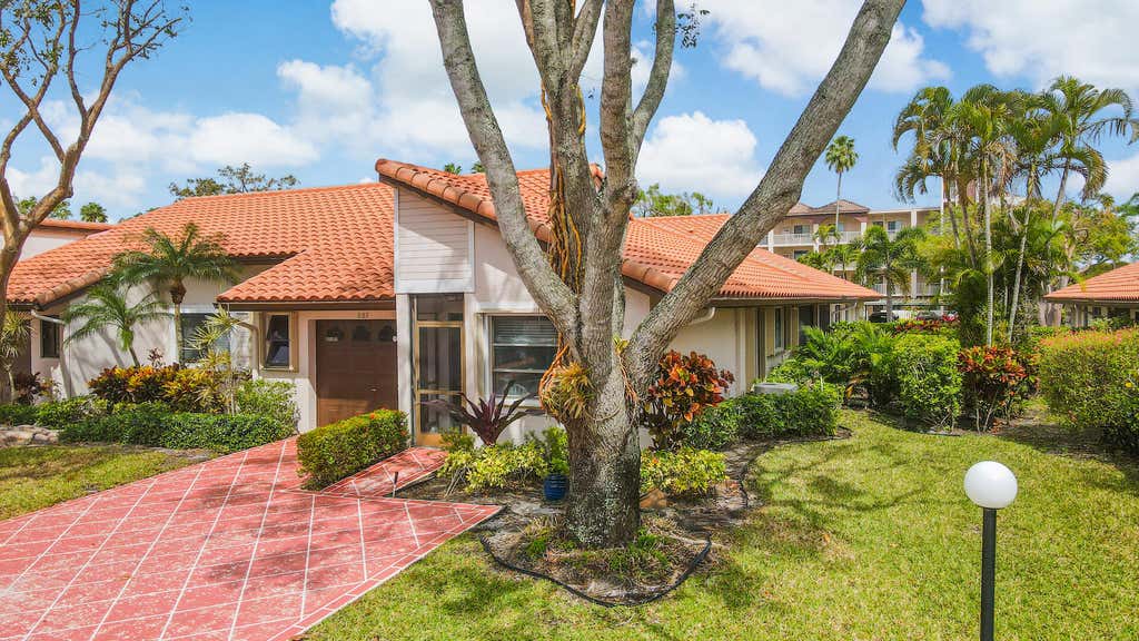 Photo of 6183 Kings Gate Circle #D, Delray Beach, FL 33484 (MLS # R10964711)