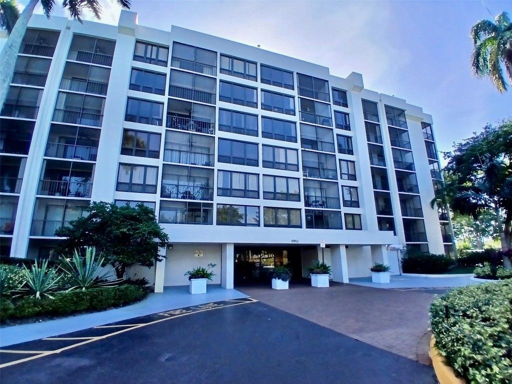 Photo of 5951 Wellesley Park Drive #201, Boca Raton, FL 33433 (MLS # F10541583)