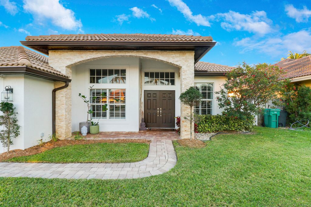 Photo of 561 N Cypress Drive, Tequesta, FL 33469 (MLS # R10955182)