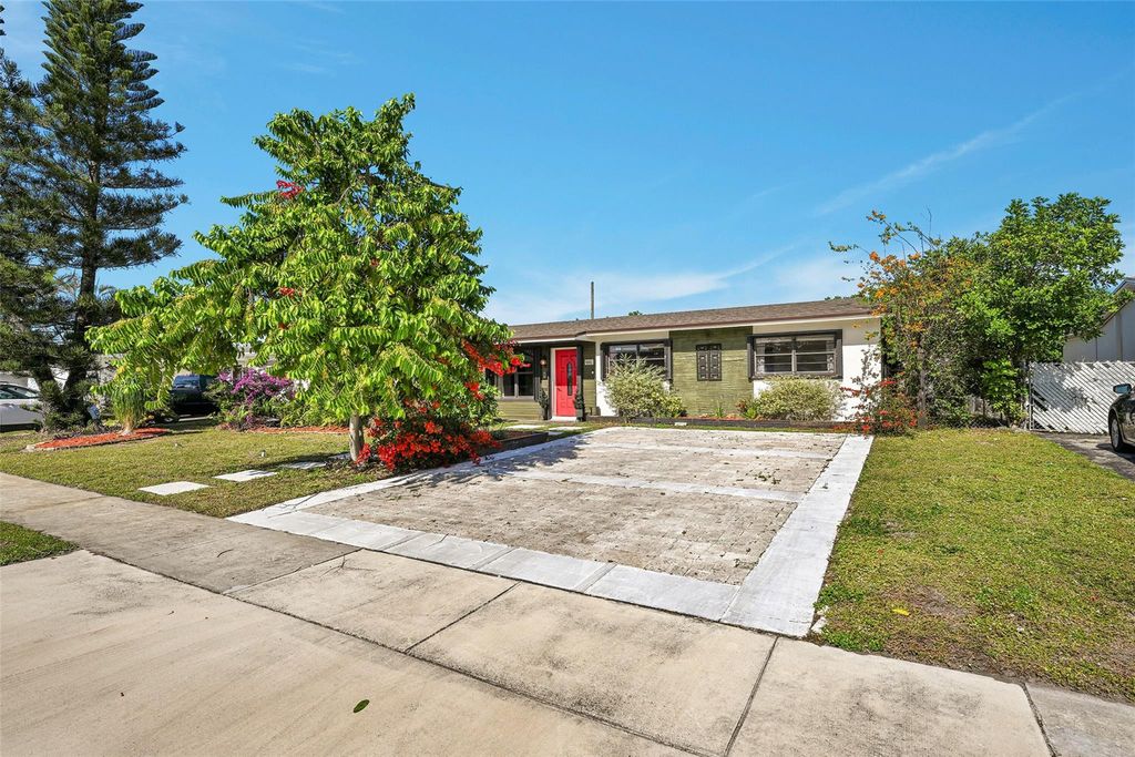 Photo of 6881 SW 2nd Street, Pembroke Pines, FL 33023 (MLS # F10546323)