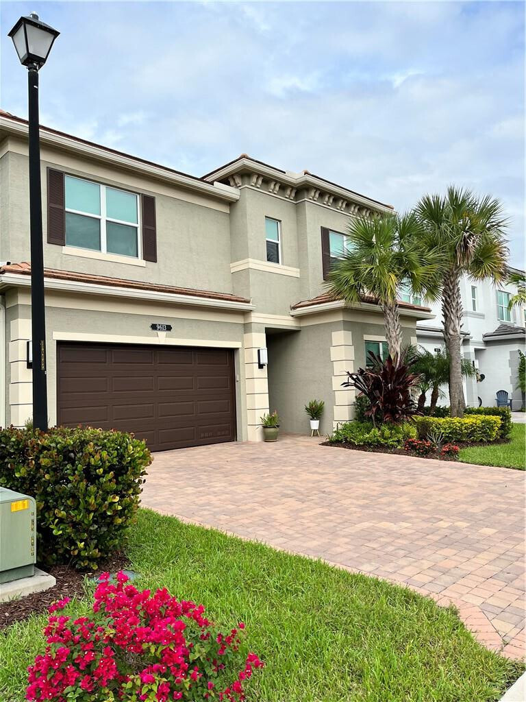 9613 Highland Pointe Pass