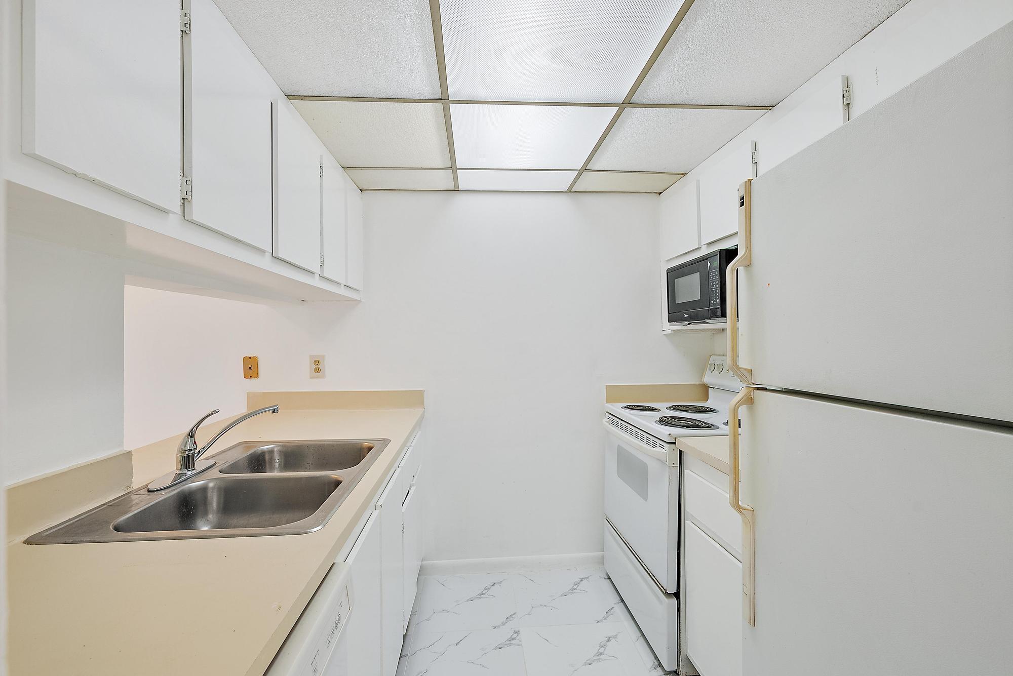 ABBEY PARK GARDENS I COND - Residential Lease