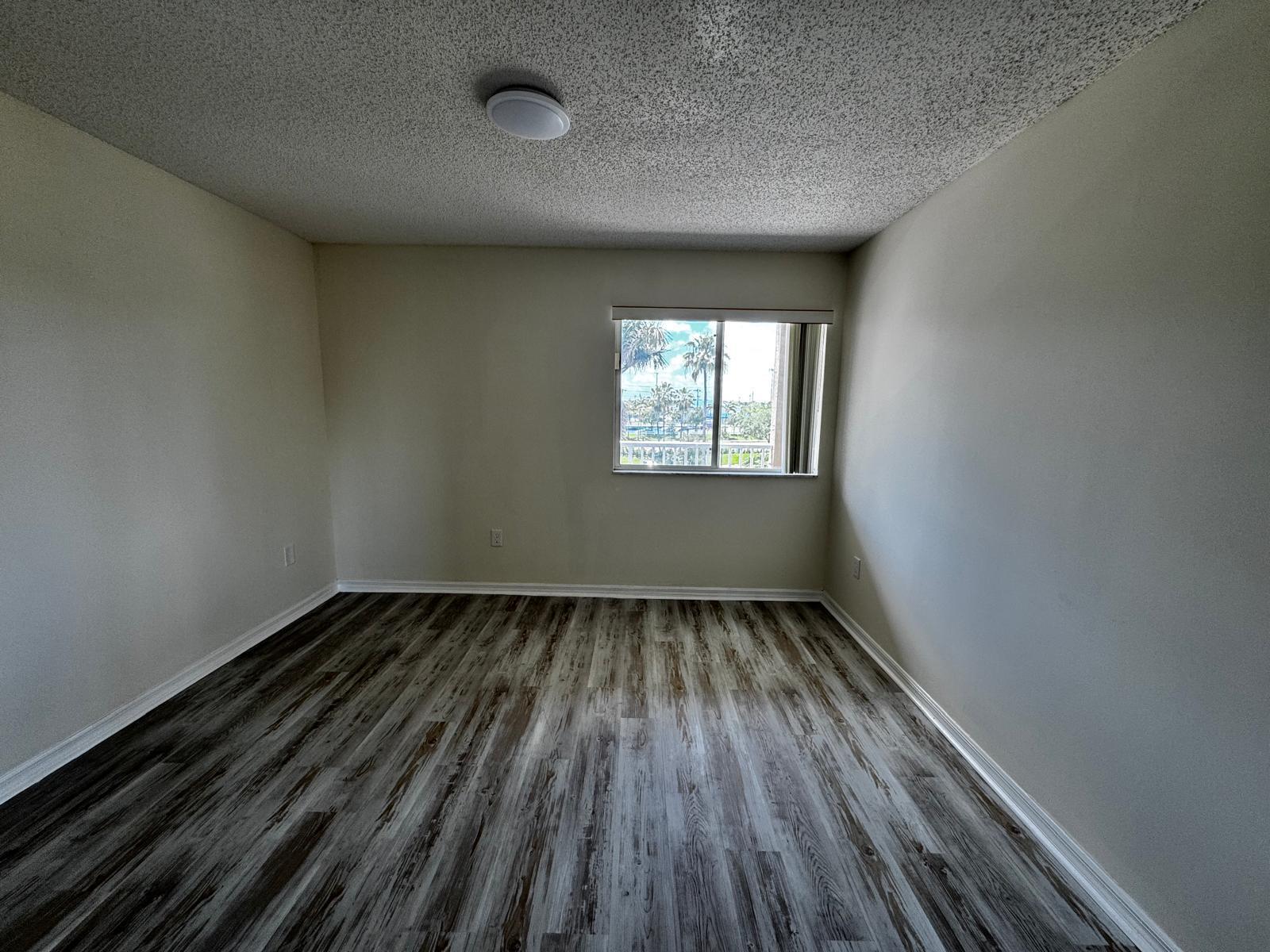 SOUTHAMPTON CONDOMINIUM I - Residential
