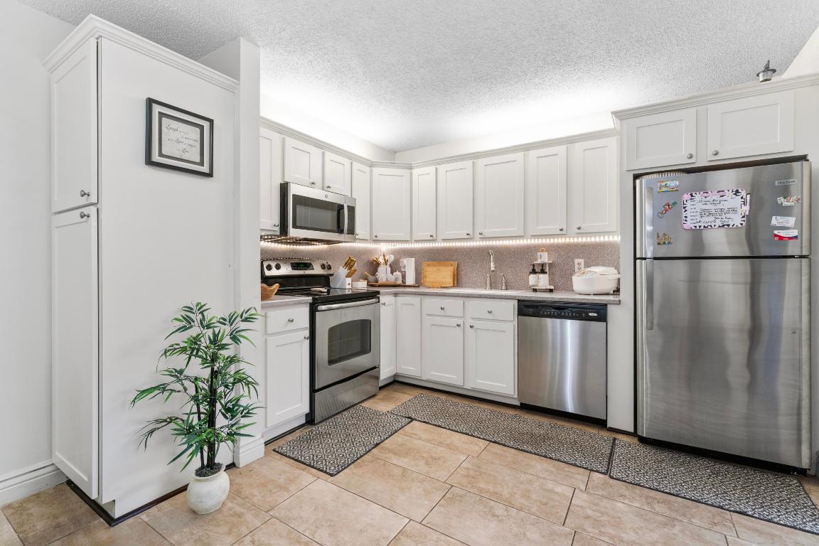 FOREST LAKES - Residential