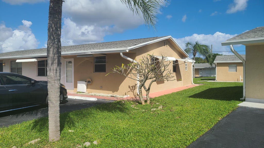 Photo of 2802 Crown Court #144, Delray Beach, FL 33445 (MLS # R11142050)