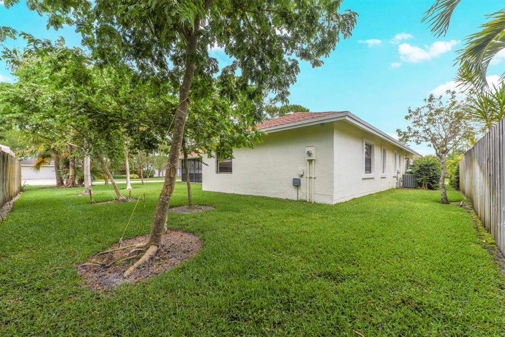 SUGAR POND MANOR OF WELLINGTON - Residential