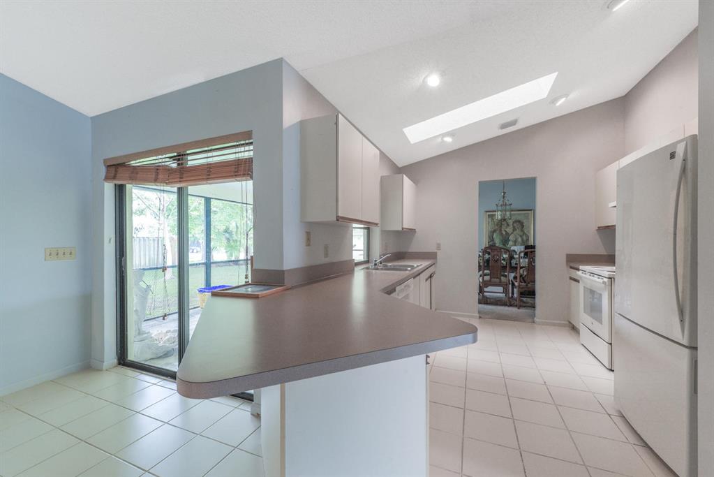 SUGAR POND MANOR OF WELLINGTON - Residential