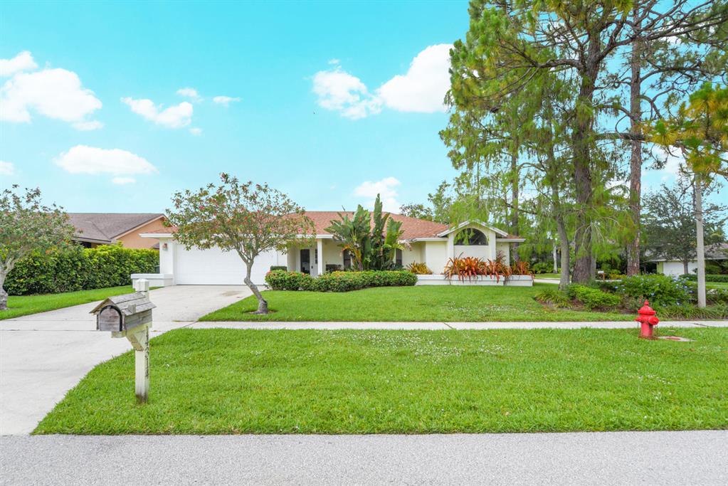 SUGAR POND MANOR OF WELLINGTON - Residential