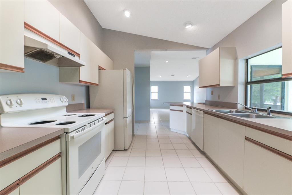 SUGAR POND MANOR OF WELLINGTON - Residential