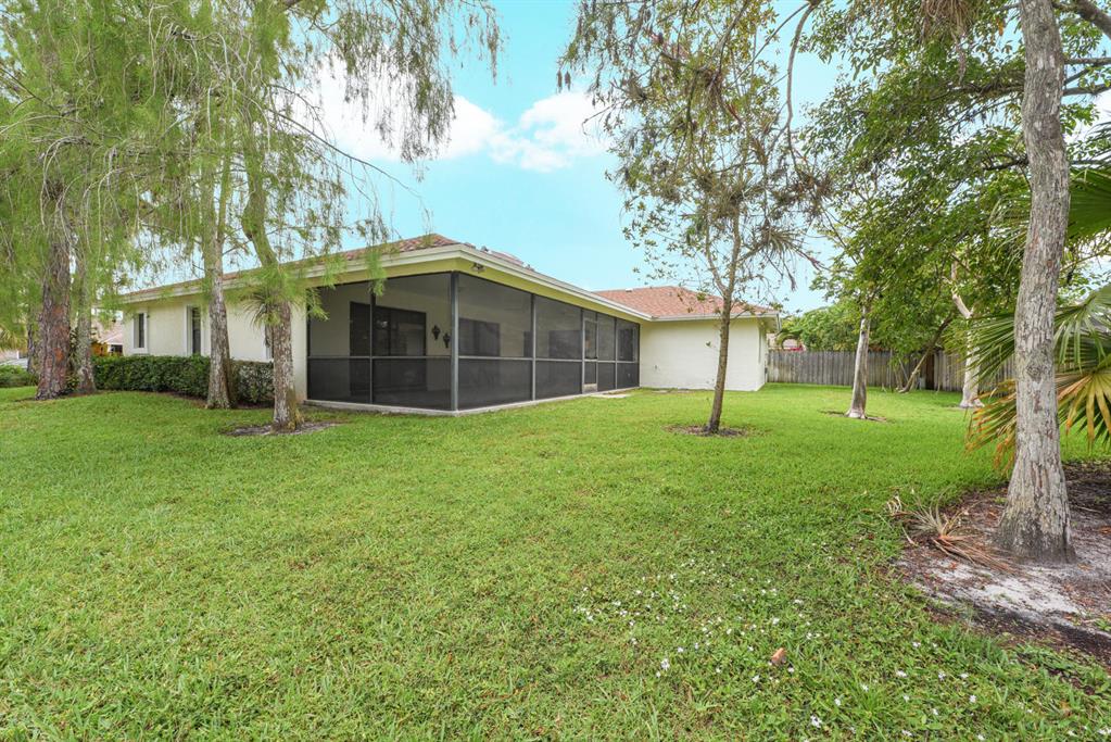 SUGAR POND MANOR OF WELLINGTON - Residential