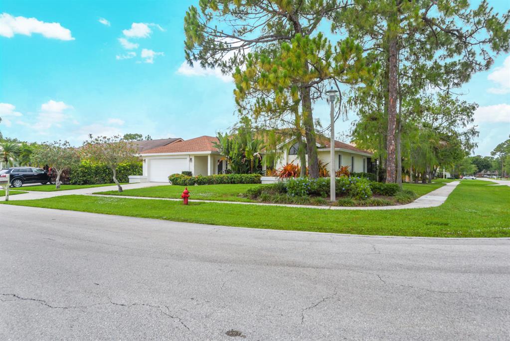 SUGAR POND MANOR OF WELLINGTON - Residential