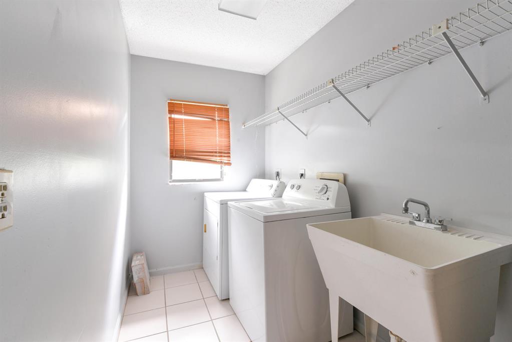 SUGAR POND MANOR OF WELLINGTON - Residential