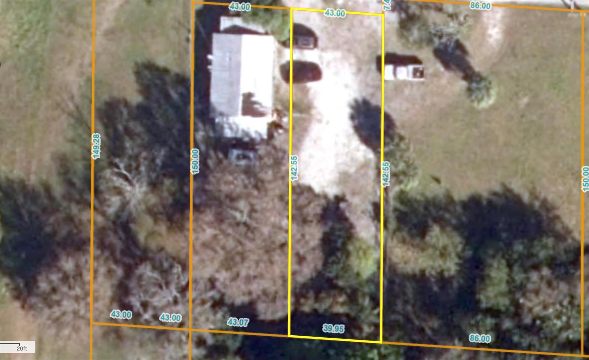 Located just 10-15 minutes from the beach, this property offers the perfect blend of convenience and coastal living. Whether you're planning a custom residence or seeking a promising development opportunity, this lot is ready for your vision.