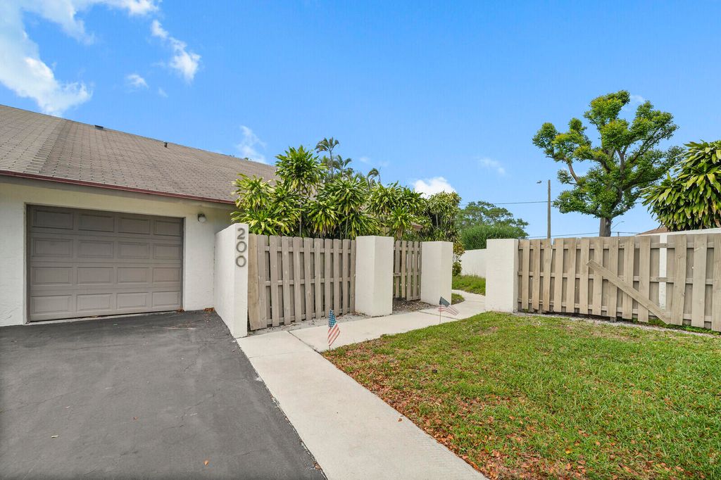 Photo of 200 SW 29th Avenue, Delray Beach, FL 33445 (MLS # B26016900)