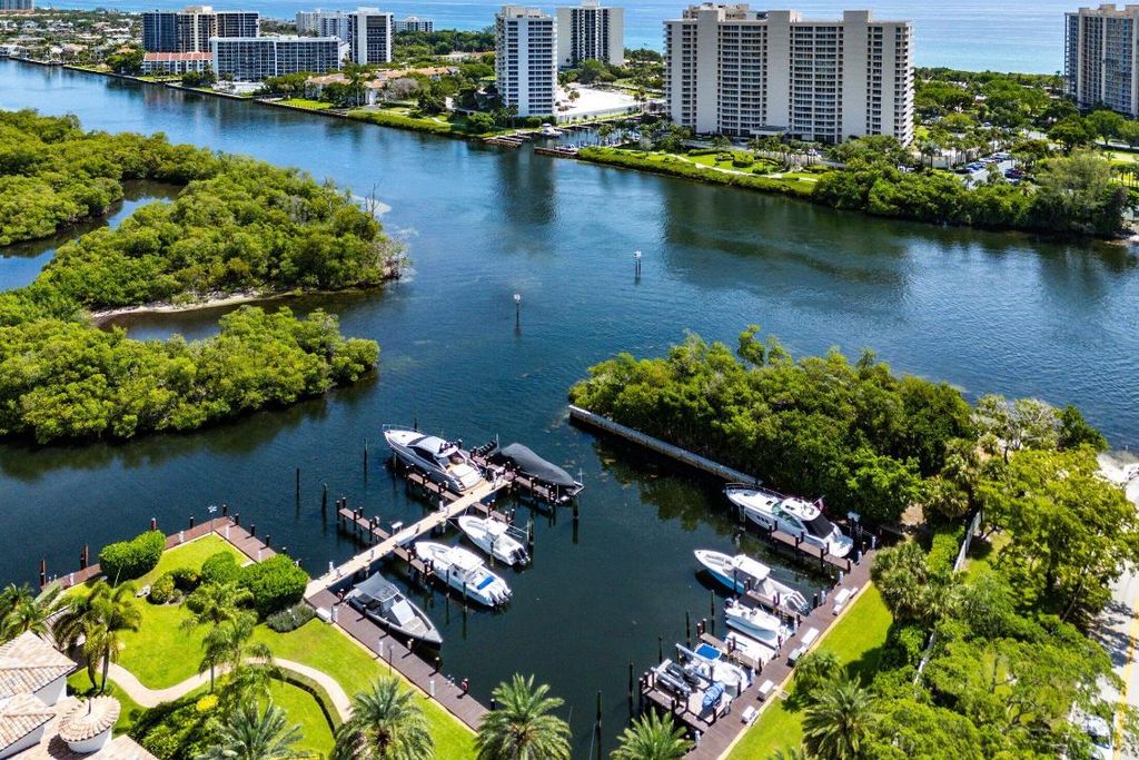 Photo of 4140 Sanctuary Lane, Boca Raton, FL 33431 (MLS # R11114207)