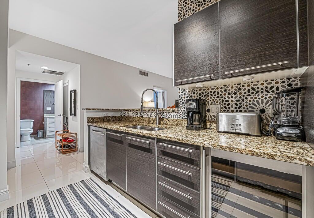 CITYPLACE SOUTH TOWER CON - Residential Lease