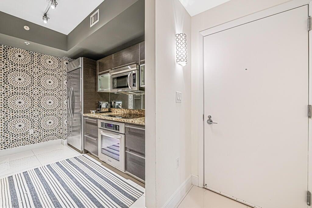 CITYPLACE SOUTH TOWER CON - Residential Lease