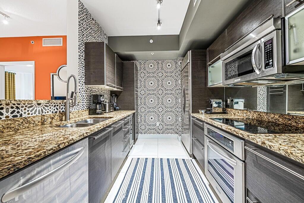 CITYPLACE SOUTH TOWER CON - Residential Lease