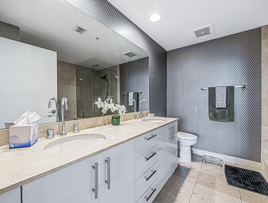 CITYPLACE SOUTH TOWER CON - Residential Lease